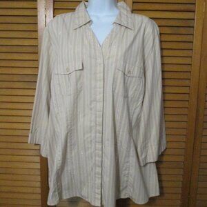 DCC Woman Stretch top tan V neck button down 3/4 sleeve blouse like new size 2x